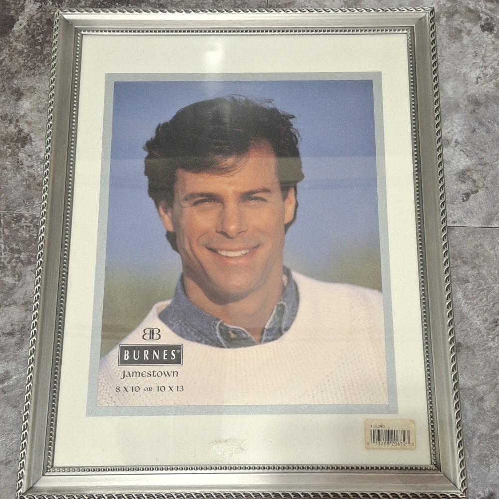 New open box vintage 1997 BURNES Jamestown Picture frame. 8X10 OR 10X13